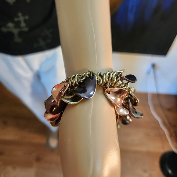 Stretchy Gold Bronze colored Bracelet Elegant Fun Classy - Picture 2 of 13